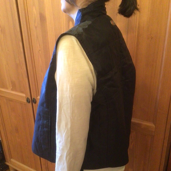 Roots women’s black vest Size Large - Picture 6 of 6